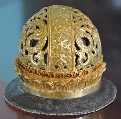 Bộ chụp tóc của hoàng hậu Po Pia Som.