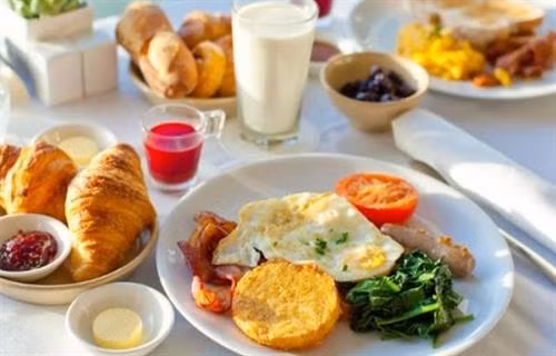 Người lớn khỏe mạnh có cần uống sữa? ảnh 2