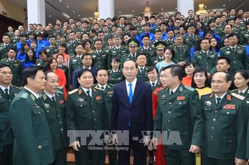 Chủ tịch nước Trần Đại Quang với cán bộ, chiến sĩ, sĩ quan chỉ huy của Bộ Tư lệnh Bộ đội Biên phòng. Ảnh: Nhan Sáng-TTXVN.