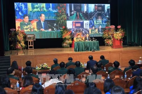 Chủ tịch nước Trần Đại Quang nói chuyện trực tuyến với các cán bộ, chiến sĩ đồn Biên phòng, A Pa Chải, tỉnh Điện Biên; đồn Biên phòng Bờ Y, tỉnh Kon Tum; đồn Biên phòng Hòn Chuối, tỉnh Cá Mau.Ảnh: Nhan Sáng-TTXVN