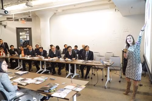 Các giáo sư trường MIT Sloan giới thiệu về các công trình nghiên cứu, đào tạo về đổi mới sáng tạo. Ảnh: Hoàng Anh Tuấn – TTXVN