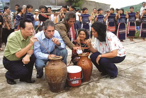 Men say rượu cần cuốn hút du khách trong và ngoài nước
