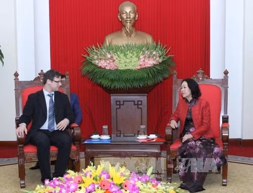Ủy viên Bộ Chính trị, Trưởng Ban Dân vận Trung ương Trương Thị Mai tiếp Phó Chủ tịch Quốc hội Hungary Gergely Gulyás đang thăm và làm việc tại Việt Nam. Ảnh: Phương Hoa - TTXVN