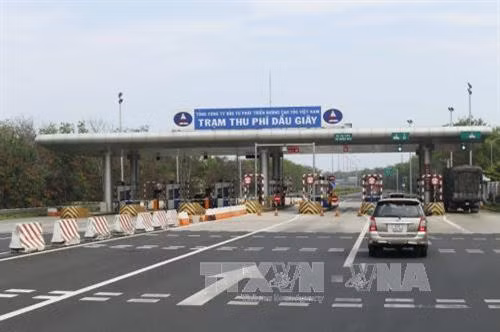 Trạm thu phí Dầu Giây trên tuyến cao tốc TP Hồ Chí Minh – Long Thành – Dầu Giây. Ảnh: TTXVN