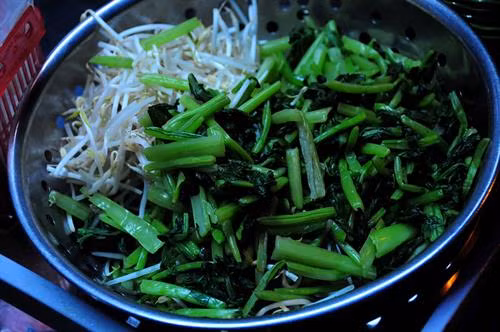 Bún đỏ - món ăn bình dân về đêm nổi tiếng ở Ban Mê ảnh 3