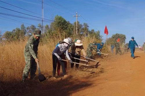Quân và dân Đắk Lắk chung tay phát triển kinh tế, văn hóa vùng biên ảnh 6
