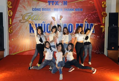 Một tiết mục biểu diễn tại Chương trình Gala “Khúc giao mùa”. Ảnh: Quang Quyết-TTXVN