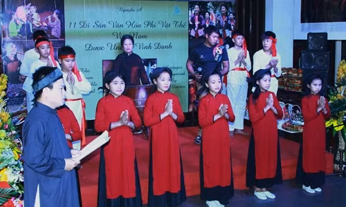 Trình diễn di sản hát xoan. Ảnh: Phan Ngọc Đức - TTXVN