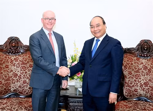 Thủ tướng Nguyễn Xuân Phúc tiếp ông Jonathan Dunn, Trưởng đại diện Quỹ tiền tệ Quốc tế (IMF) tại Việt Nam. Ảnh: Thống Nhất-TTXVN