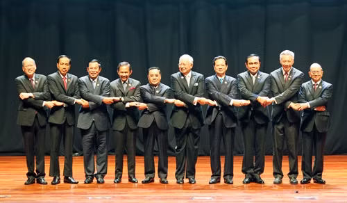 Sáng 21/11/2015, Thủ tướng Chính phủ Nguyễn Tấn Dũng dự Khai mạc Hội nghị cấp cao ASEAN 27, tổ chức tại thủ đô Kuala Lumpur, Malaysia. Trong ảnh: Các Trưởng đoàn chụp ảnh chung. Ảnh: Đức Tám – TTXVN