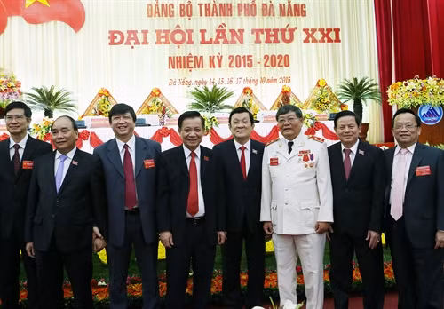 Chủ tịch nước Trương Tấn Sang và Phó Thủ tướng Chính phủ Nguyễn Xuân Phúc với các đại biểu dự Đại hội . Ảnh: Nguyễn Khang – TTXVN