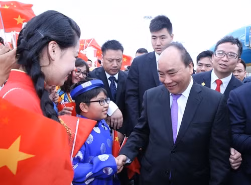 Lễ đón Thủ tướng Chính phủ Nguyễn Xuân Phúc tại sân bay quốc tế Wuxu Nam Ninh, tỉnh Quảng Tây (Trung Quốc). Ảnh: Thống Nhất-TTXVN