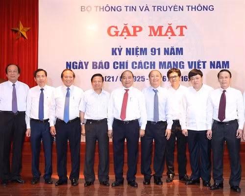 Thủ tướng Nguyễn Xuân Phúc với các đại biểu. Ảnh: Thống Nhất-TTXVN