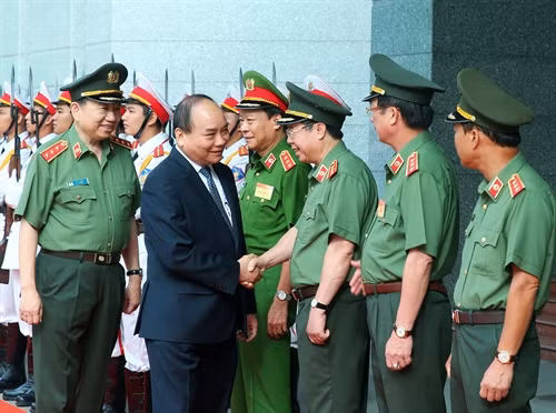 Lãnh đạo Bộ Công an đón Thủ tướng Nguyễn Xuân Phúc. Ảnh: Thống Nhất-TTXVN