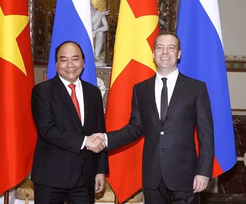 Thủ tướng Nguyễn Xuân Phúc hội đàm với Thủ tướng Liên bang Nga Dmitry Medvedev. Ảnh: Thống Nhất- TTXVN