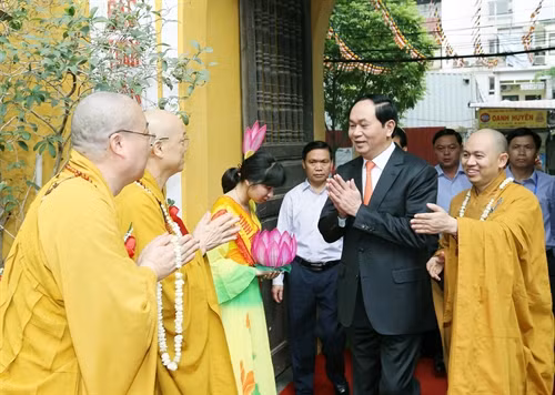 Sáng 21/5/2016, Chủ tịch nước Trần Đại Quang tới dự buổi lễ chào mừng Đại lễ Phật đản, Phật lịch 2560, Dương lịch 2016 tại chùa Quán Sứ, Hà Nội. Ảnh: Nhan Sáng - TTXVN