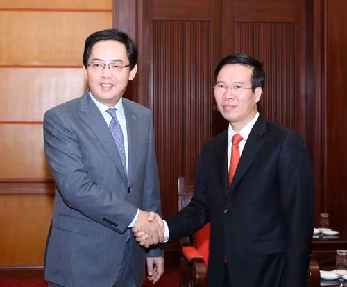 Ủy viên Bộ Chính trị, Bí thư Trung ương Đảng, Trưởng Ban Tuyên giáo Trung ương Võ Văn Thưởng tiếp Đại sứ Trung Quốc tại Việt Nam Hồng Tiểu Dũng. Ảnh: Phương Hoa - TTXVN