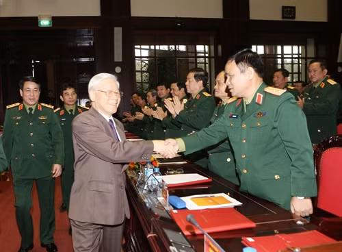 Tổng Bí thư Nguyễn Phú Trọng, Bí thư Quân ủy Trung ương với các đại biểu. Ảnh: Trí Dũng – TTXVN