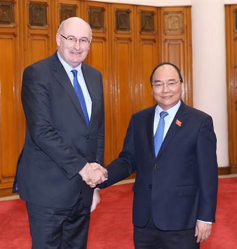 Thủ tướng Nguyễn Xuân Phúc tiếp ông Phil Hogan, Cao ủy phụ trách nông nghiệp của Liên minh Châu Âu. Ảnh: Thống Nhất-TTXVN