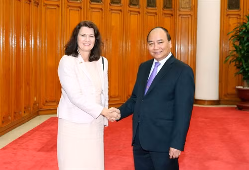 Thủ tướng Nguyễn Xuân Phúc tiếp bà Ann Linde, Bộ trưởng Thương mại và các vấn đề EU của Thụy Điển. Ảnh: Thống Nhất-TTXVN