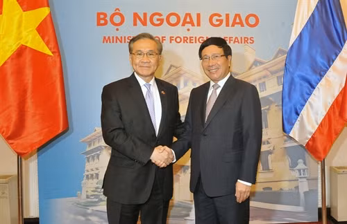 Phó Thủ tướng, Bộ trưởng Ngoại giao Phạm Bình Minh đón và hội đàm với Bộ trưởng Ngoại giao Vương quốc Thái Lan Don Pramudwinal nhân chuyến thăm chính thức Việt Nam. Ảnh: Nguyễn Khang - TTXVN