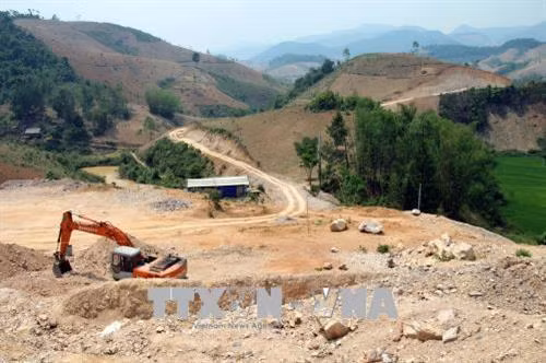 Dự án vẫn đang trong giai đoạn tiếp tục giải phóng mặt bằng. Ảnh: Diệp Anh - TTXVN