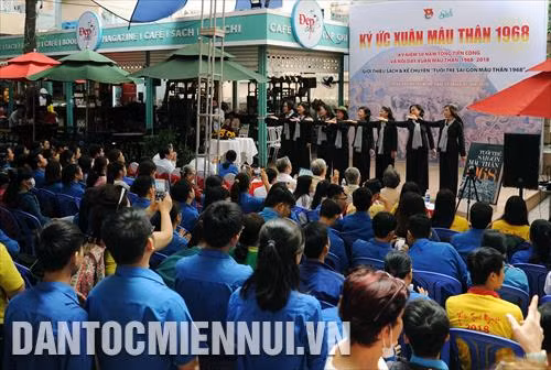 Quang cảnh lễ khai mạc chuỗi hoạt động giao lưu và triển lãm sách với chủ đề “Ký ức Xuân Mậu Thân 1968”. Ảnh: An Hiếu