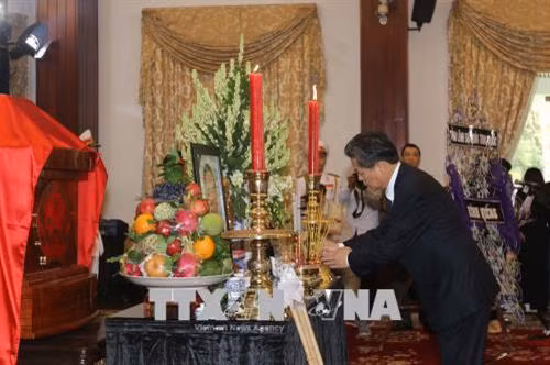 Tổng Lãnh sự Trung Quốc, ông Chan De Hai viếng nguyên Thủ tướng Chính phủ Phan Văn Khải. Ảnh: Thanh Vũ-TTXVN