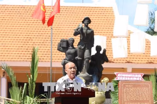 Bí thư Huyện ủy huyện Bình Chánh Nguyễn Văn Phụng phát biểu tại lễ kỷ niệm. Ảnh: Thanh Vũ-TTXVN