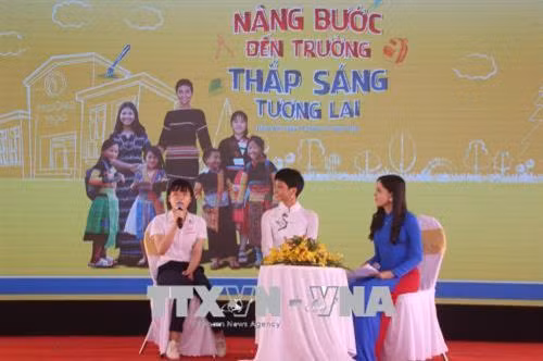Tọa đàm, giao lưu nói về ước mơ của các em học sinh, sinh viên dân tộc thiểu số có hoàn cảnh khó khăn vươn lên trong cuộc sống. Ảnh: Lê Xuân-TTXVN