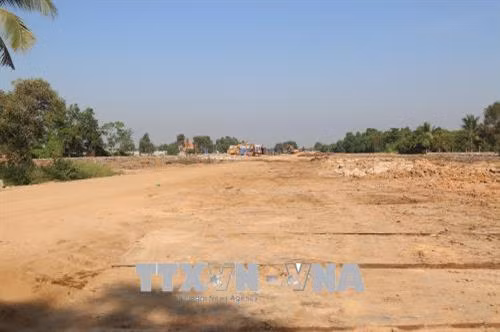 Dự án đất nền Bình Mỹ Center Tỉnh lộ 9, huyện Củ Chi chỉ mới san ủi nền đất nhưng đã mở bán sản phẩm. Ảnh: Trần Xuân Tình – TTXVN