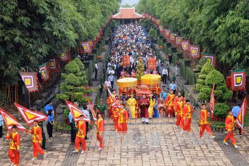 Quang cảnh nghi thức diễu hành rước lễ Giỗ tổ Hùng Vương 2017 tại công viên Lịch sử - Văn hóa dân tộc Thành phố Hồ Chí Minh . Ảnh: An Hiếu - TTXVN