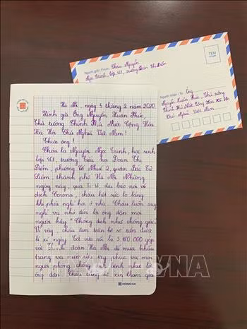 Bức thư tay của em Nguyễn Ngọc Trinh gửi Thủ tướng Chính phủ Nguyễn Xuân Phúc. Ảnh: TTXVN phát