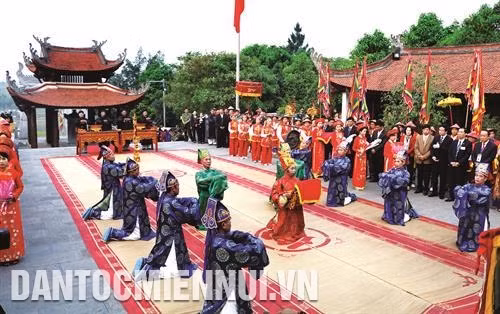Nghi thức tế tổ do Đội tế xã Chu Hóa, thành phố Việt Trì thực hiện
