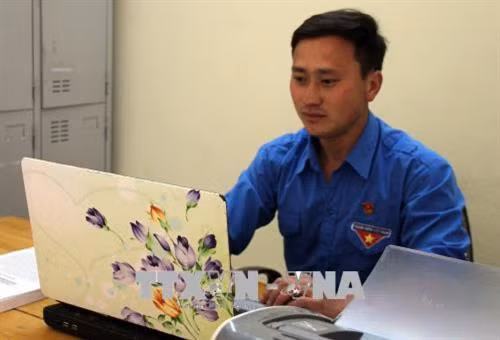 Anh Thào A Lo là Bí thư Đoàn xã Háng Đồng, huyện Bắc Yên, tỉnh Sơn La từ năm 2008. Ảnh: Diệp Anh - TTXVN