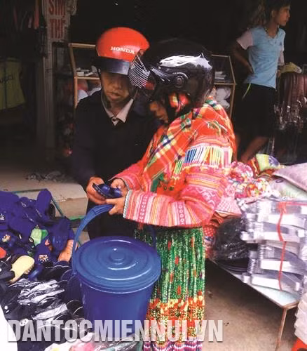 ... và mua sắm