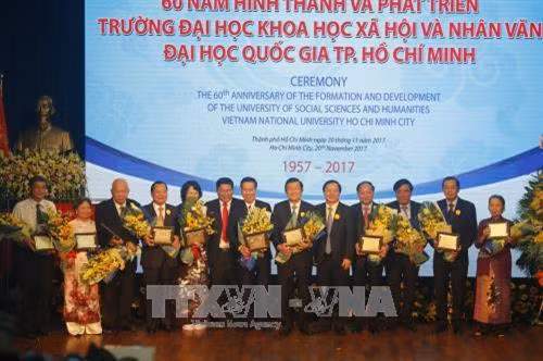 Lễ vinh danh các cựu sinh viên Trường Đại học Khoa học Xã hội và Nhân văn Thành phố Hồ Chí Minh. Ảnh: Hoàng Hải-TTXVN