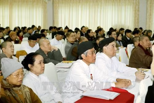 Các tôn giáo chức sắc, nhà tu hành tôn giáo dự hội nghị. Ảnh: Nguyễn Dân –TTXVN