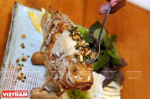Cá điêu hồng chiên xù cuốn bánh tráng miền Tây Nam Bộ ảnh 4