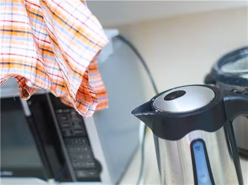 Không cần ủi, là mà quần áo vẫn phẳng phiu nhờ những mẹo cực đơn giản ảnh 3