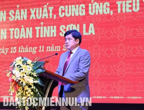 Thứ trưởng Bộ Nông nghiệp và Phát triển nông thôn Trần Thanh Nam phát biểu tại Hội nghị kết nối chuỗi phát triển sản xuất, cung ứng, tiêu thụ nông sản an toàn tỉnh Sơn La