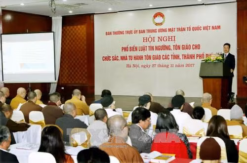 Hội nghị phổ biến Luật tín ngưỡng, tôn giáo cho chức sắc, nhà tu hành tôn giáo các tỉnh phía Bắc. Ảnh: Nguyễn Dân -TTXVN