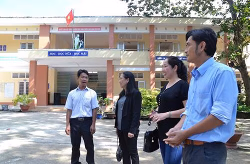 Trường học xây dựng khang trang trên xã đảo Lại Sơn. Ảnh: Lê Huy Hải - TTXVN