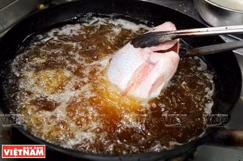 Cá điêu hồng chiên xù cuốn bánh tráng miền Tây Nam Bộ ảnh 3