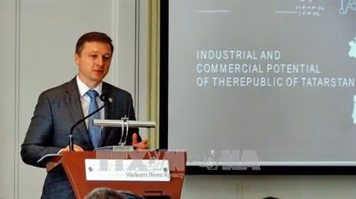 Ông Albert Karimov, Phó Thủ tướng, Bộ trưởng Bộ Công Thương CH Tatarstan, phát biểu tại Diễn đàn. Ảnh: Thế Anh-TTXVN