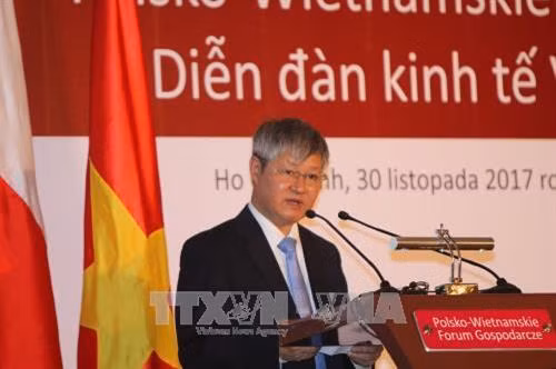 Phó Chủ tịch Phòng Thương mại và Công nghiệp Việt Nam Võ Tân Thành phát biểu tại diễn đàn. Ảnh: Thanh Vũ-TTXVN