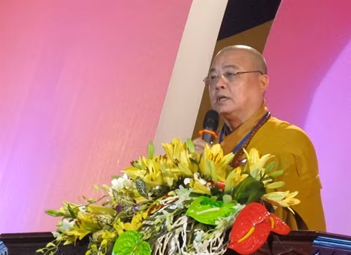 Hòa thượng Thích Thanh Nhiễu, Phó Chủ tịch Thường trực Hội đồng Trị sự Giáo hội Phật giáo Việt Nam, trụ trì chùa Bái Đính đọc thông điệp Phật đản Phật lịch 2560 . Ảnh: Đức Phương- TTXVN