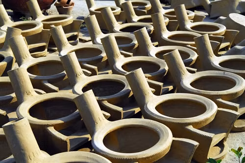 Sản phẩm được phơi khô trước khi đưa vào lò nung.