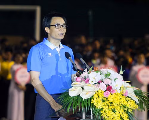 Phát biểu tại lễ khai mạc, Phó Thủ tướng Vũ Đức Đam nhấn mạnh, việc phối hợp tổ chức ngày hội thể dục – thể thao mang tên Phù Đổng là một hoạt động mang tính truyền thống, nhằm cổ vũ thanh niên, thiếu niên trong trường phổ thông tham gia rèn luyện thân thể, giáo dục toàn diện: Đức -Trí - Thể - Mỹ. Ngày hội này cũng góp phần nâng cao chất lượng giáo dục thể chất, tạo bước phát triển thể dục thể thao học đường, hướng tới mục tiêu nâng cao chất lượng giáo dục toàn diện. Đồng thời, phát hiện, tuyển chọn, đào tạo và bồi dưỡng các tài năng thể thao cho các địa phương và cho đất nước. Ảnh: Thanh Tùng-TTXVN