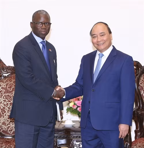 Chiều 4/10/2016, tại Trụ sở Chính phủ, Thủ tướng Nguyễn Xuân Phúc tiếp ông Ousmane Dione, Giám đốc Quốc gia Ngân hàng Thế giới (WB) tại Việt Nam. Ảnh: Thống Nhất-TTXVN